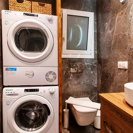 Luxury Boutique Suite W Balcony 5 Min Metro-3